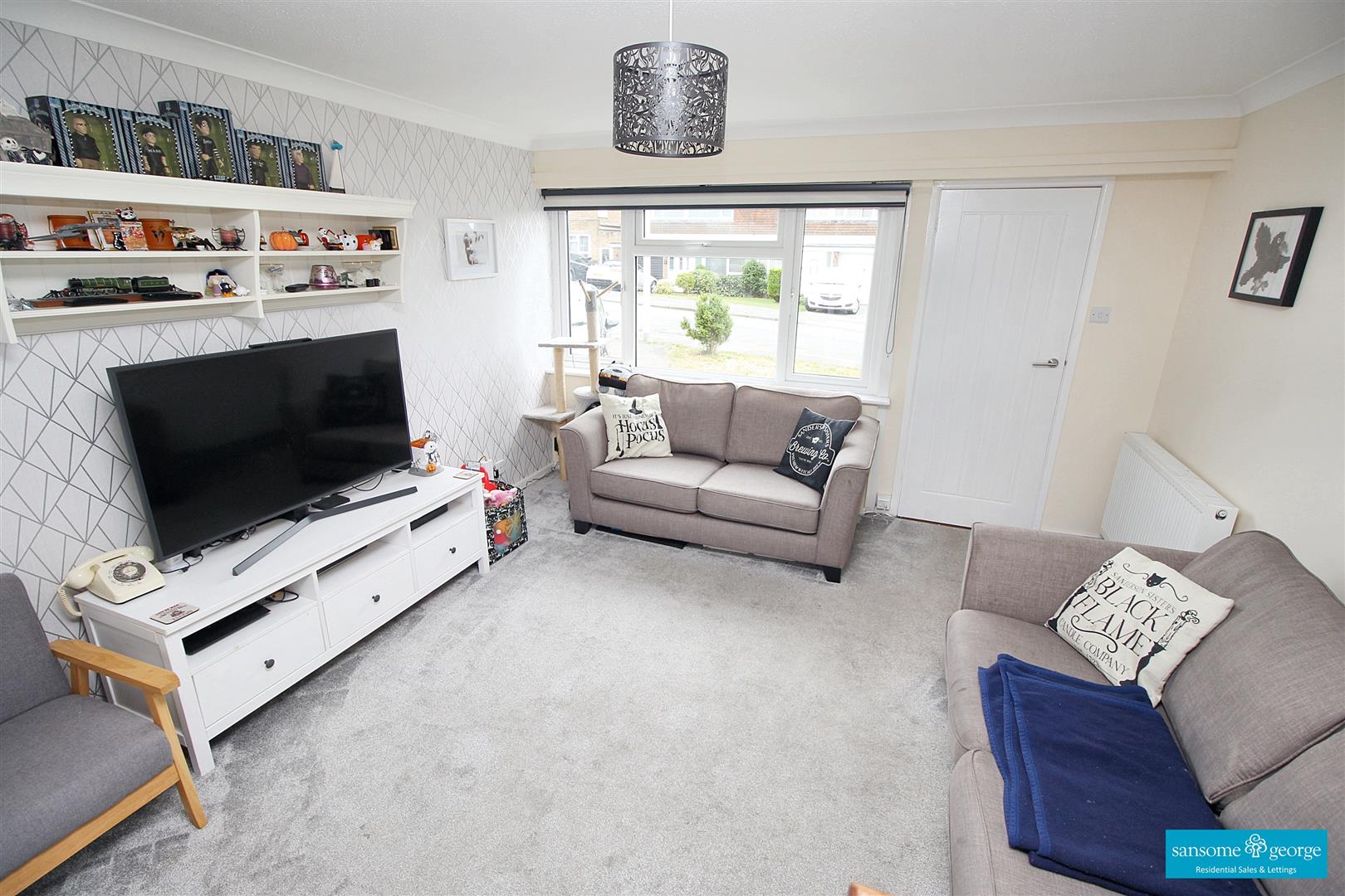 3 bed property in Robin Way, Reading